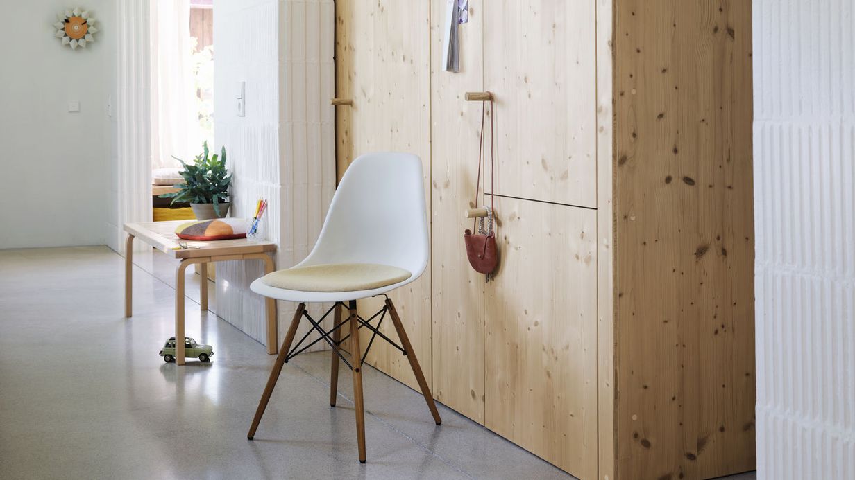 Vitra Stuhl DSW Plastic Chair, weiss, Ahorn